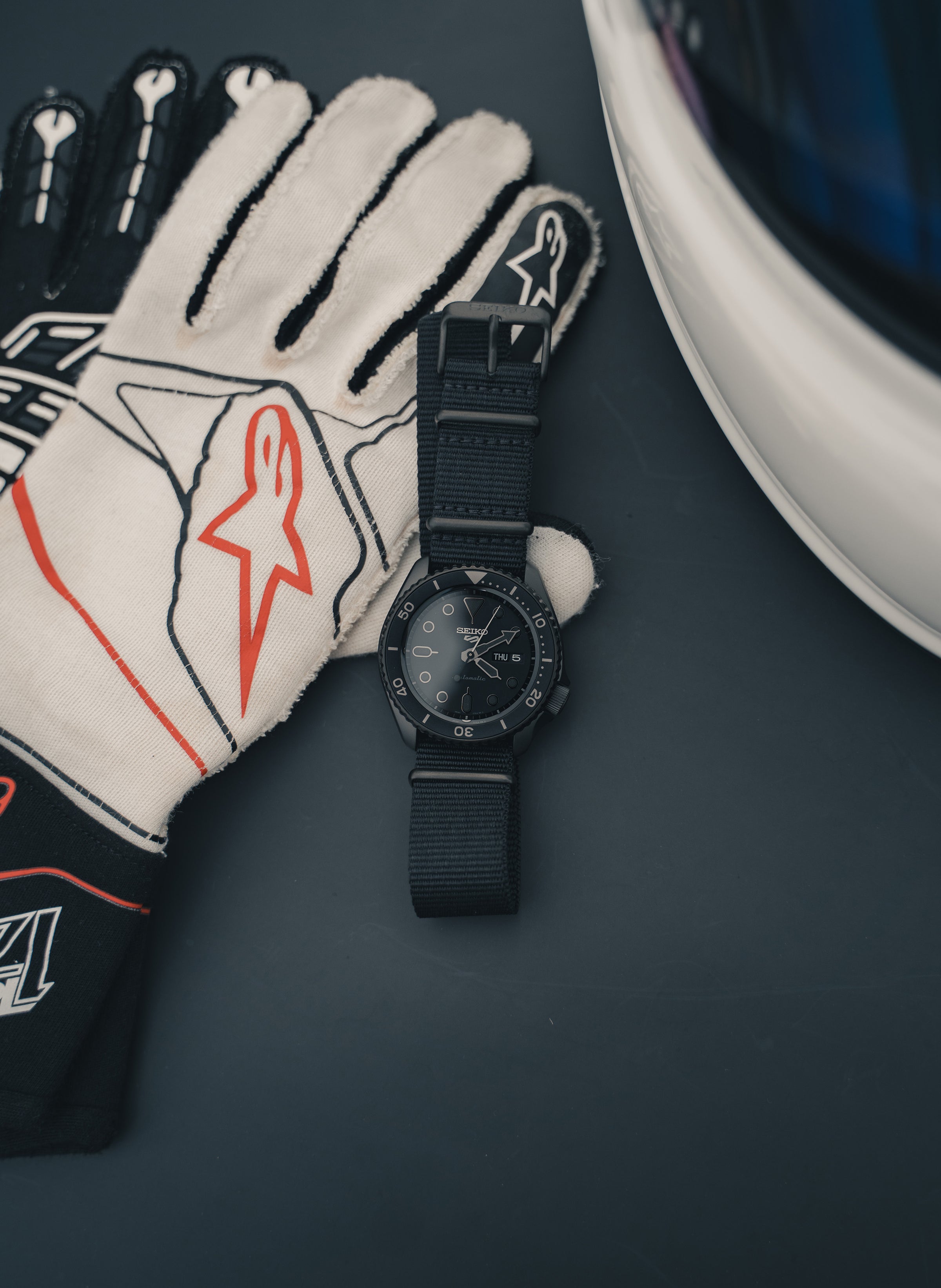 Textil Armbanduhr Schwarz CLOCKCHASERS Seiko 5 Sports Edelstahl Automatik – Herren SRPD79K1