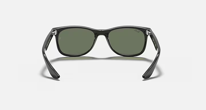 Ray - Ban KIDS Junior New Wayfarer - RJ9025S 100/71 47 - Jetzt bei clockchasers.com kaufen