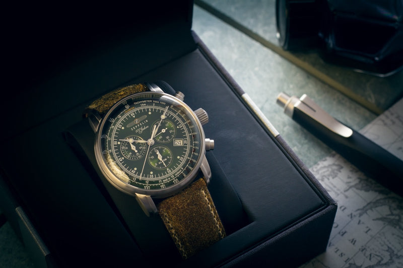 Zeppelin 100 years Anniversary Edition Chronograph Herrenuhr - 8680 - 4 - Jetzt bei clockchasers.com kaufen