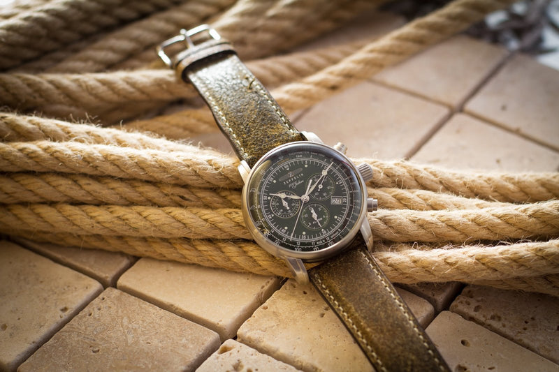 Zeppelin 100 years Anniversary Edition Chronograph Herrenuhr - 8680 - 4 - Jetzt bei clockchasers.com kaufen