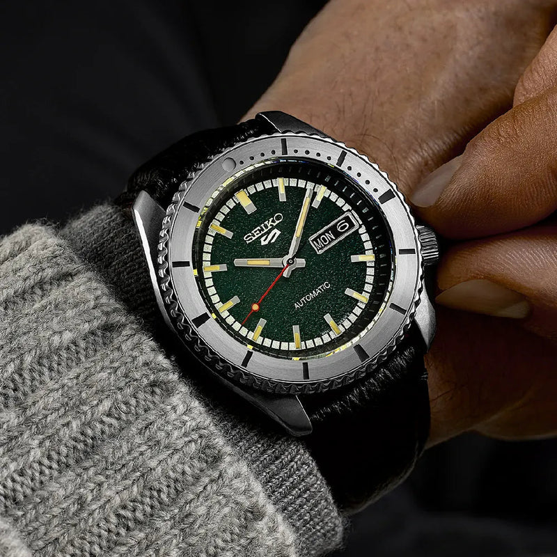 Seiko 5 Sports X Masked Rider Automatik Herrenuhr Limited Edition - SRPJ91K1 - Jetzt bei clockchasers.com kaufen